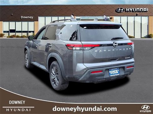 Used 2024 Nissan Pathfinder SV image 6