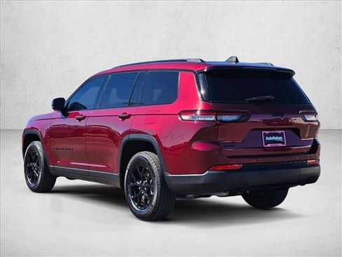 Used 2025 Jeep Grand Cherokee L Altitude AWD/4WD image 8