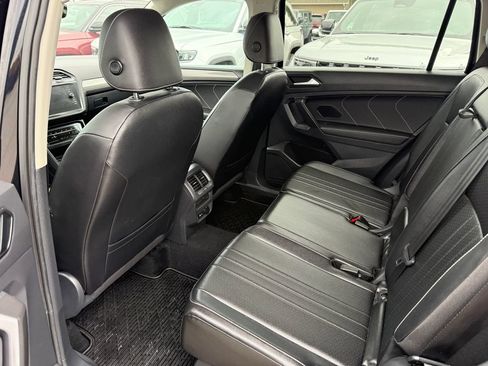 Used 2022 Volkswagen Tiguan SE AWD/4WD image 18