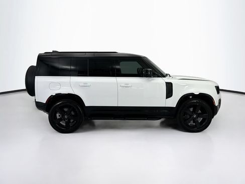 Used 2025 Land Rover Defender 110 X-Dynamic SE AWD/4WD image 4