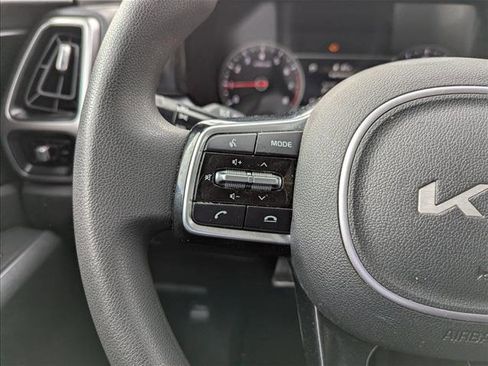 Used 2023 Kia Sorento LX image 10