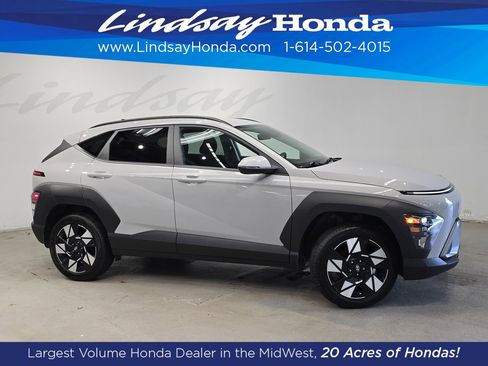 Used 2025 Hyundai Kona SEL AWD/4WD image 3