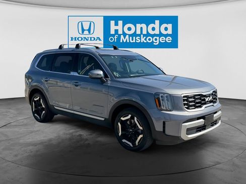 Used 2025 Kia Telluride S AWD/4WD image 3