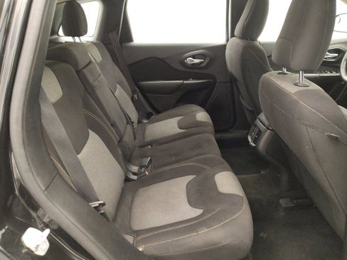 Used 2016 Jeep Cherokee Sport image 19