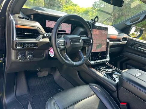 Used 2025 GMC Yukon Denali AWD/4WD image 10