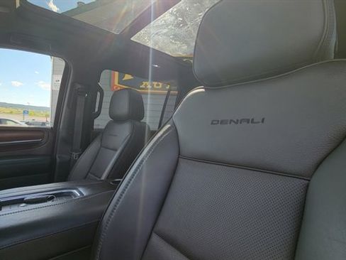 Used 2022 GMC Yukon XL Denali AWD/4WD image 24