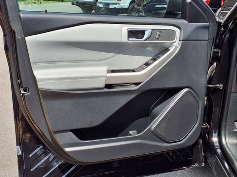 Used 2021 Ford Explorer XLT w/ XLT Sport Appearance Package image 29