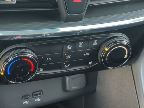 Used 2025 Buick Encore GX Sport Touring w/ Advanced Technology Package image 17