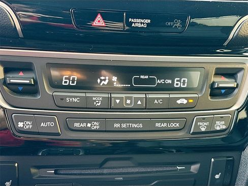 Used 2022 Honda Pilot Touring image 16