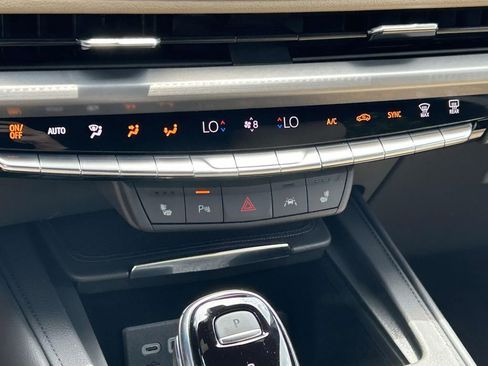 Used 2024 Cadillac XT4 Luxury w/ Cold Weather Package FWD image 25