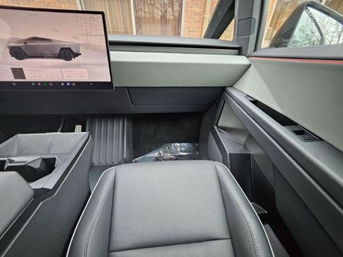 Used 2025 Tesla Cybertruck AWD Crew Cab image 63
