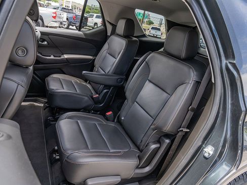 Used 2020 Chevrolet Traverse RS image 17