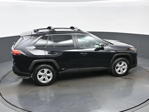 Used 2020 Toyota RAV4 XLE w/ XLE Grade Weather Package AWD/4WD image 39