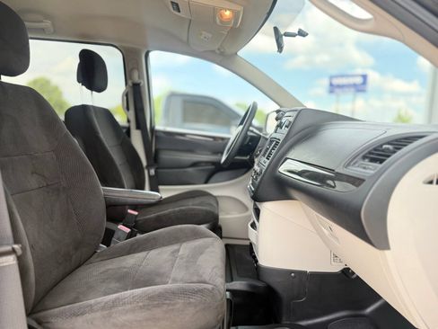 Used 2013 Dodge Grand Caravan SXT FWD image 16