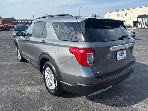 Used 2024 Ford Explorer XLT w/ Equipment Group 202A image 3