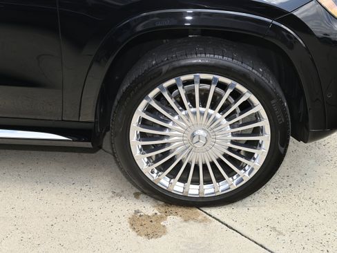 Used 2023 Mercedes-Benz Maybach GLS 600 4MATIC image 12