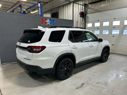 New 2026 Honda Pilot Black Edition image 3