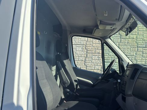 Used 2014 Mercedes-Benz Sprinter 2500 image 30
