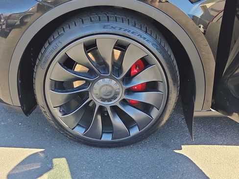 Used 2023 Tesla Model Y Performance AWD/4WD image 16