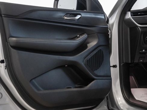 New 2025 Jeep Grand Cherokee Altitude image 36