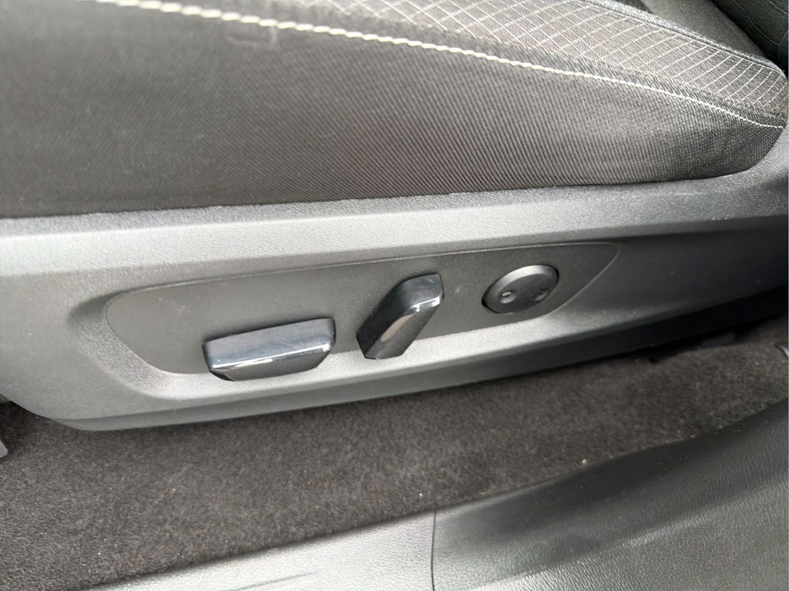 Certified 2024 Nissan Pathfinder SV FWD image 19