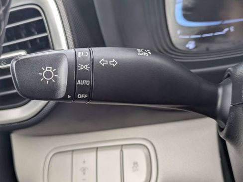 Used 2025 Hyundai Venue SEL image 27