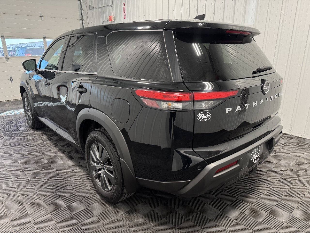 Used 2022 Nissan Pathfinder S AWD/4WD image 4