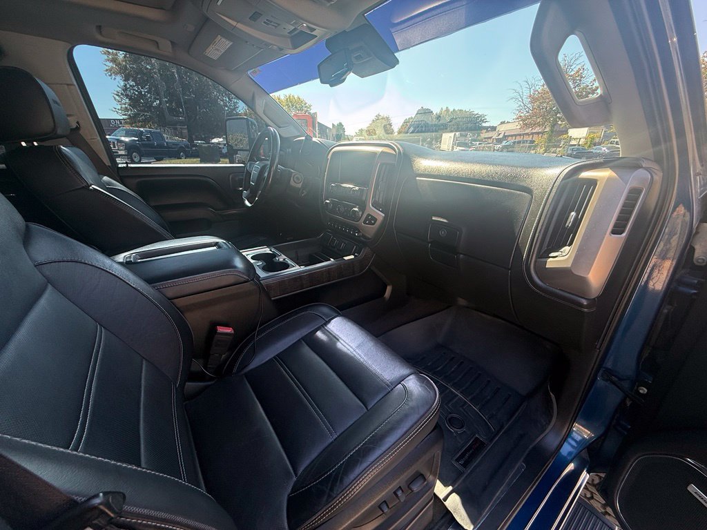 Used 2015 GMC Sierra 2500 Denali w/ Duramax Plus Package AWD/4WD image 27