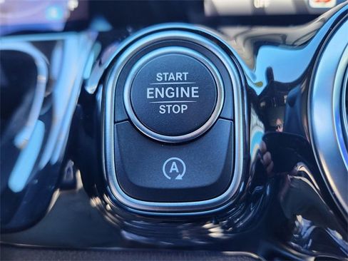 Certified 2025 Mercedes-Benz GLA 250 4MATIC image 30