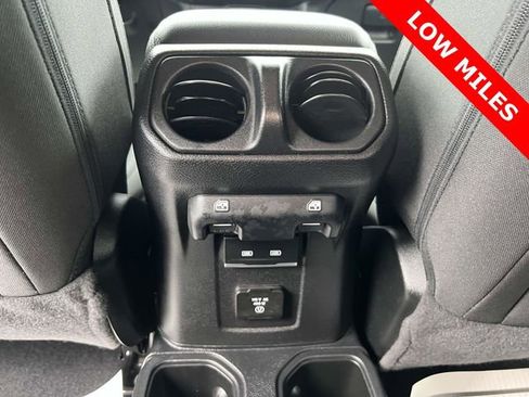 Used 2021 Jeep Gladiator Overland w/ Cold Weather Group AWD/4WD image 16