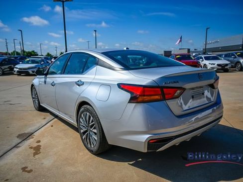 Used 2024 Nissan Altima 2.5 SV FWD image 3