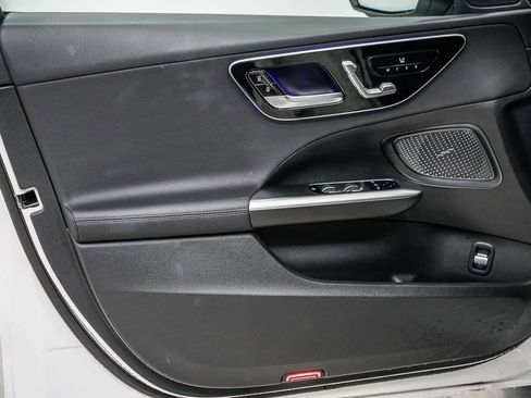 Used 2025 Mercedes-Benz C 300 Sedan image 19