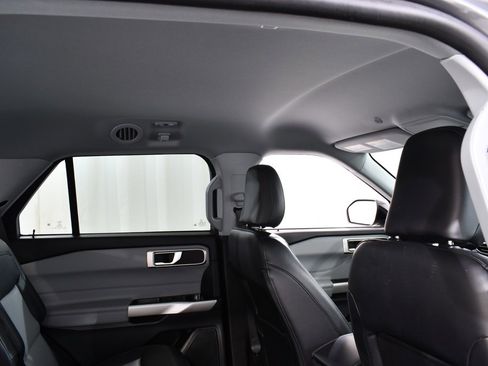 Used 2023 Ford Explorer XLT w/ Equipment Group 202A image 18