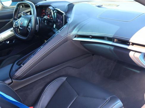 Used 2022 Chevrolet Corvette Stingray Coupe w/ Z51 Performance Package image 17