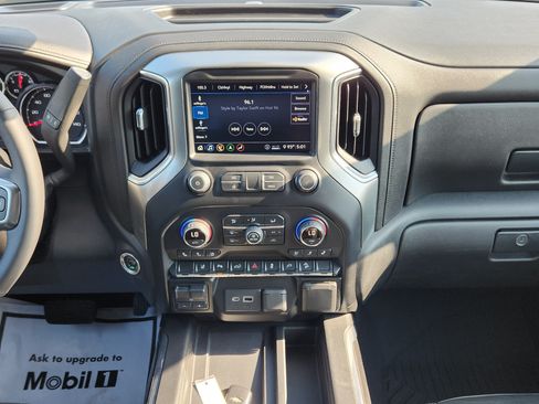 Used 2020 Chevrolet Silverado 2500 LTZ AWD/4WD image 19