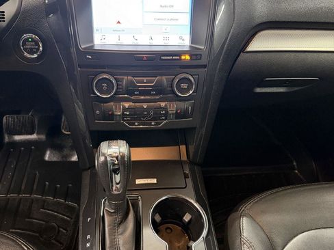 Used 2018 Ford Explorer XLT w/ Equipment Group 202A AWD/4WD image 20