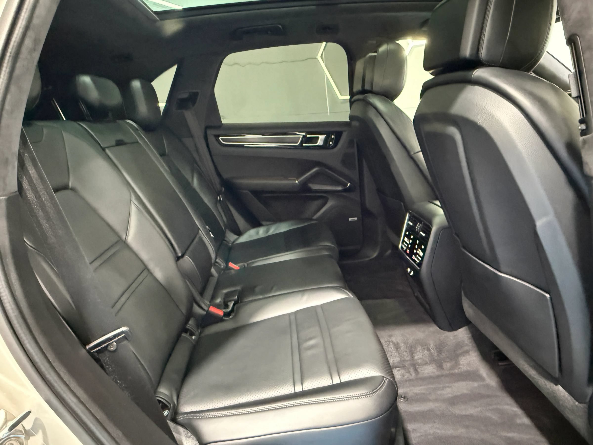 Used 2021 Porsche Cayenne GTS AWD/4WD image 32