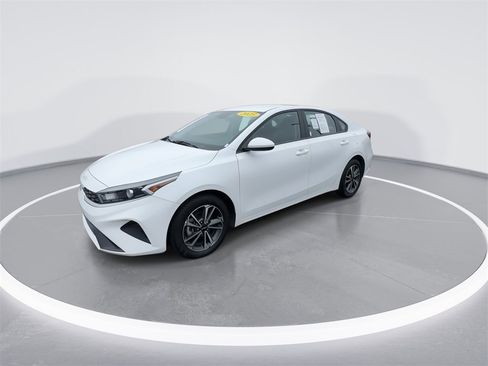 Used 2023 Kia Forte LXS image 4