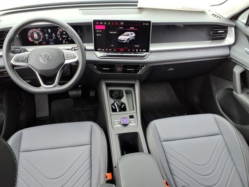 New 2026 Volkswagen Tiguan SE image 11