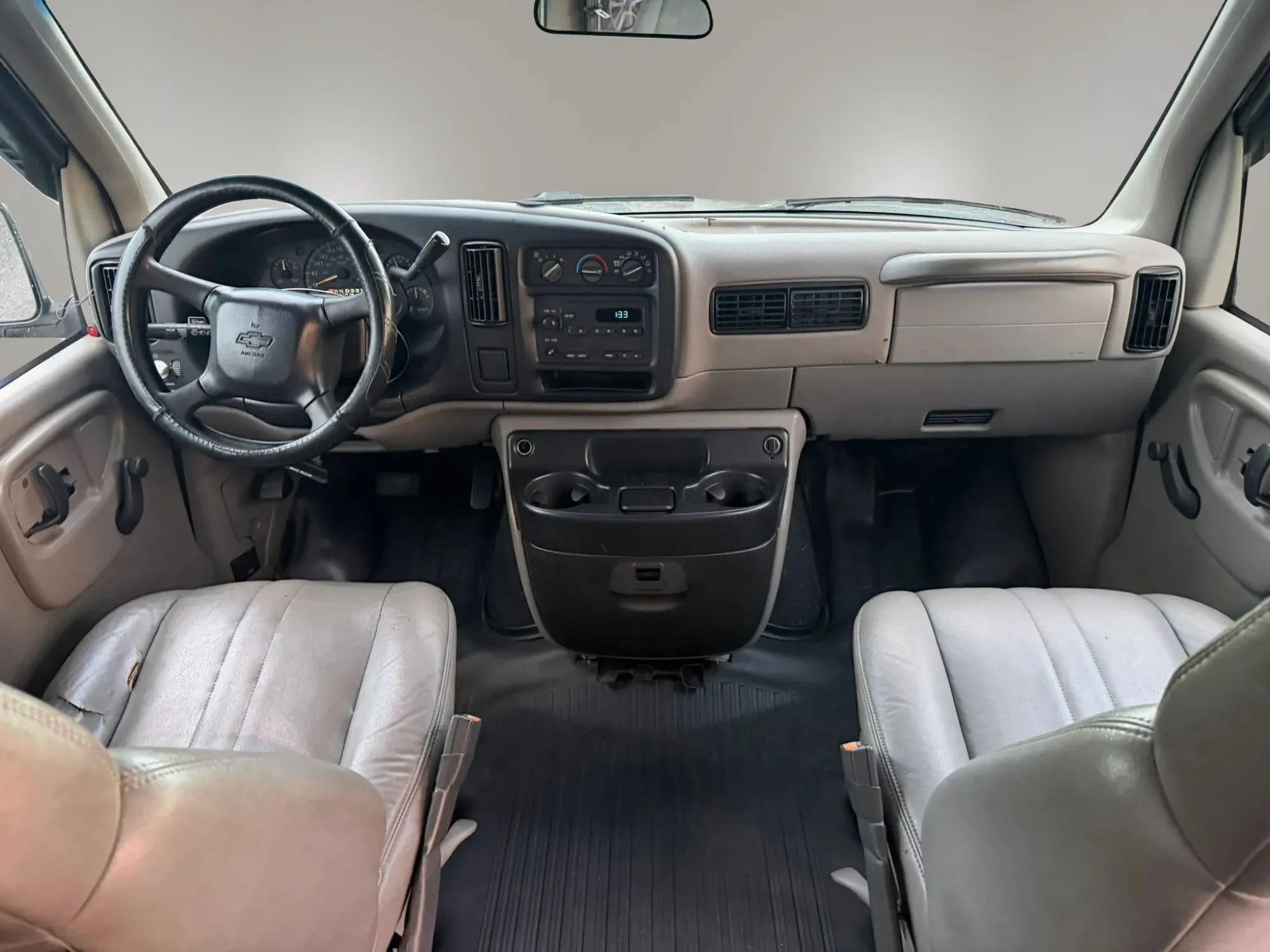 Used 2001 Chevrolet Express 2500 Passenger RWD image 26