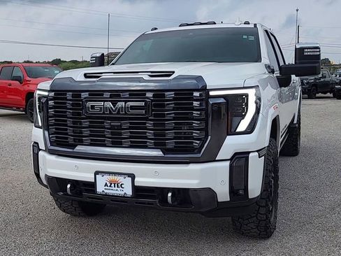 Used 2024 GMC Sierra 2500 Denali Ultimate image 3