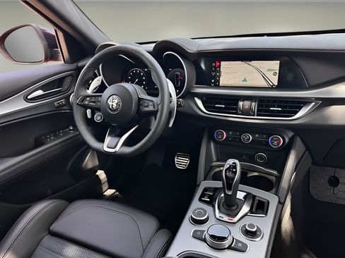 Used 2026 Alfa Romeo Stelvio Sprint AWD/4WD image 7