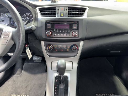 Used 2015 Nissan Sentra S image 21