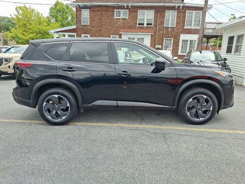 Used 2025 Nissan Rogue SV AWD/4WD image 6