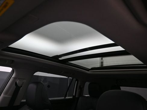 Used 2025 Toyota Highlander Platinum image 28