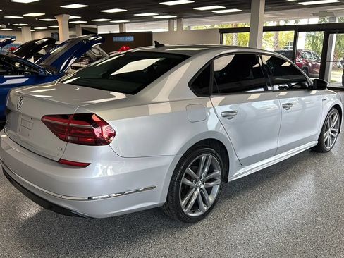 Used 2018 Volkswagen Passat 2.0T R-Line w/ R-Line Lighting Package FWD image 5