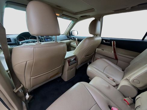 Used 2013 Toyota Highlander Limited image 23
