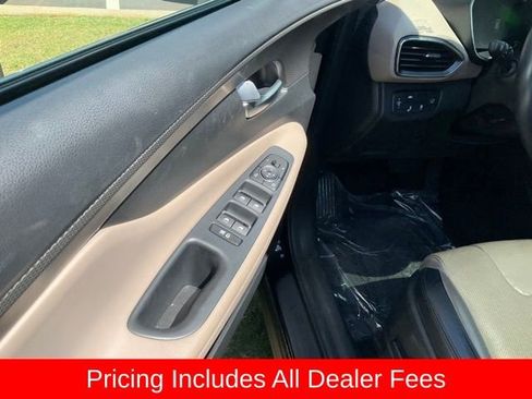 Used 2020 Hyundai Santa Fe SEL w/ Convenience + Premium Package FWD image 3