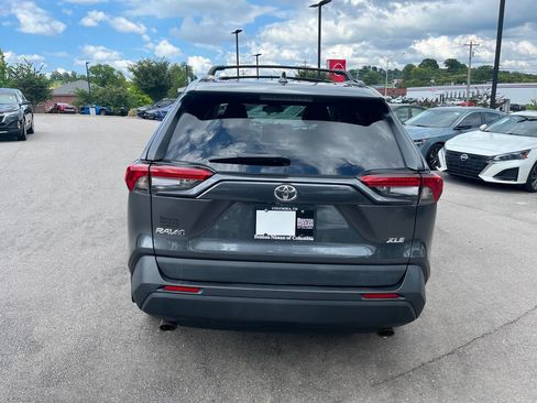 Used 2021 Toyota RAV4 XLE Premium FWD image 5