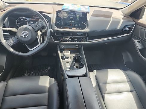 Used 2023 Nissan Rogue SL w/ SL Premium Package image 9